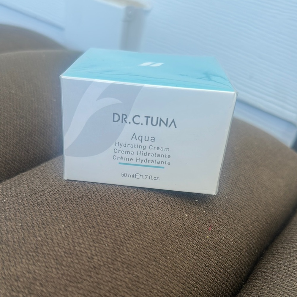 Aqua Hydrating Cream - White
